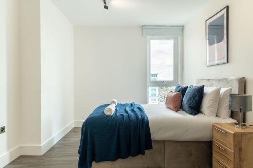 Mitre Rothko by Artsy - Tap to explore photos