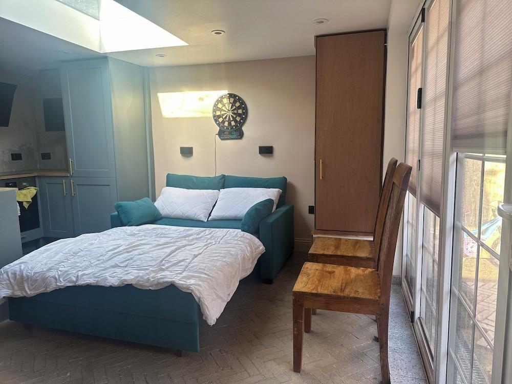 Inviting 1-bed Studio in London