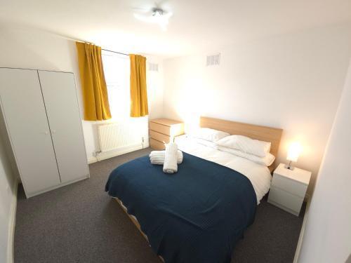 The Flat - 2 Bedroom apartment - Tap to explore photos