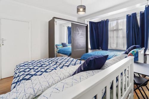 Cosy N22 Apartment Sleeps 6 - Tap to explore photos