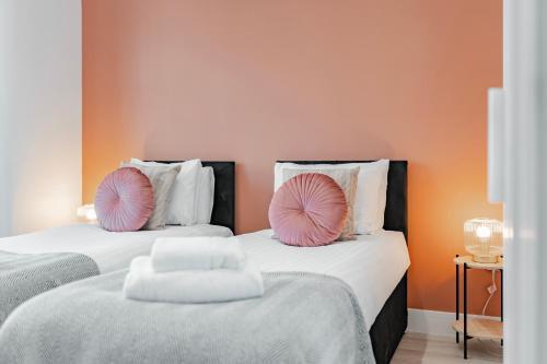Cosy & Stylish Apmt w/ Fast Wifi - Tap to explore photos