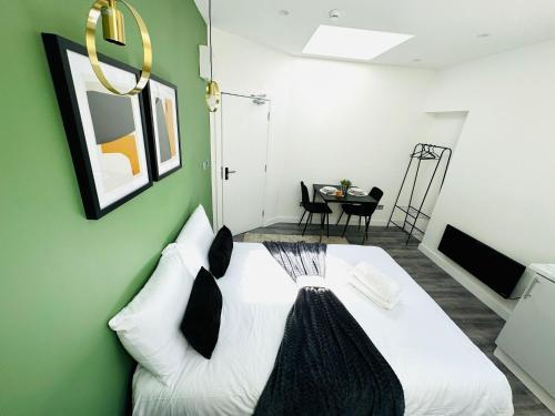 Luxury Central London flats, ideal for tourists - Tap to explore photos