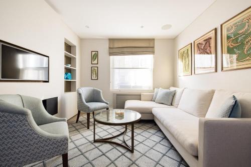 Sunny in Chelsea - Luxurious 3 Bedroom Chelsea Home - Tap to explore photos