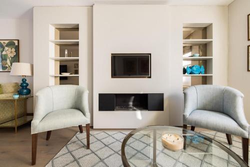 Sunny in Chelsea - Luxurious 3 Bedroom Chelsea Home - Tap to explore photos