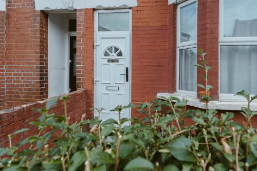 Manor House Great Rooms to Stay - Tap to explore photos