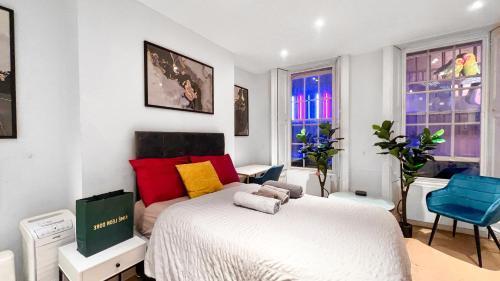 Mayfair Studio by Oxford street - LuxuryLondonStays - Tap to explore photos