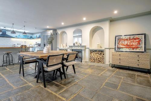 Fabulous Oasis for unique experience in Clapham - Tap to explore photos