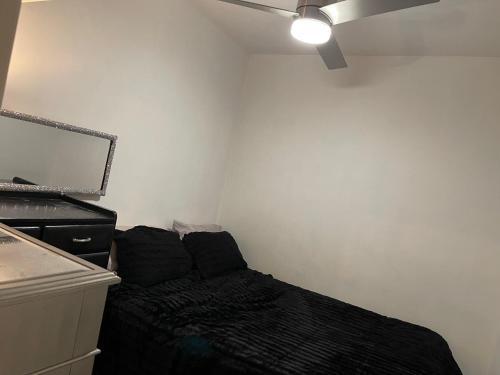 Upper East Side 1 bedroom - Tap to explore photos