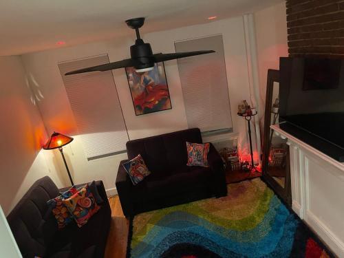 Upper East Side 1 bedroom - Tap to explore photos