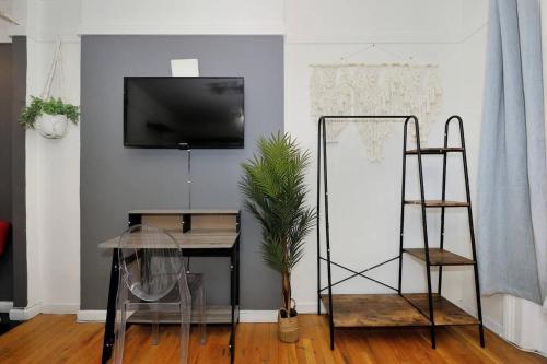 Furnished 2br1ba In Lennox Hill - Tap to explore photos