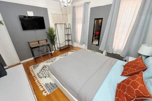 Furnished 2br1ba In Lennox Hill - Tap to explore photos