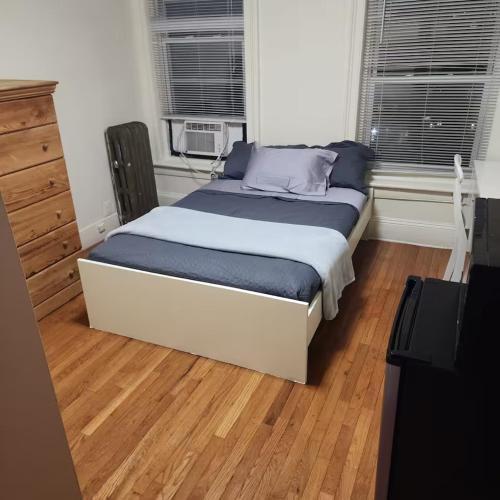 New York City Guest House 2 - Tap to explore photos