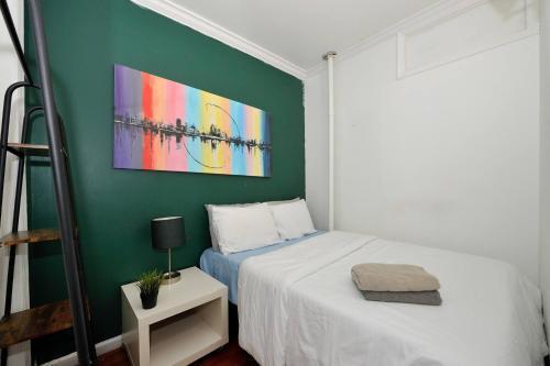 Near Time Square Cozy 2br In Nyc - Tap to explore photos