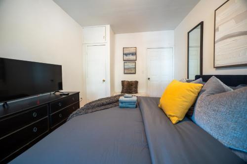 Modern Apartment By Central Park - 3 BR