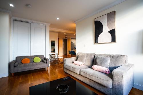 Modern Apartment By Central Park - 3 BR - Tap to explore photos