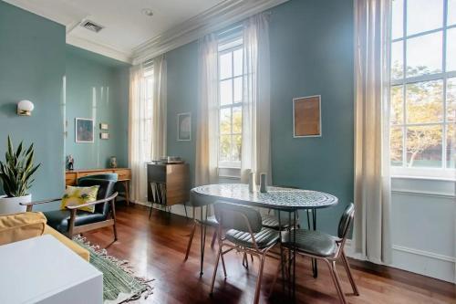 Airy Greenwich Retreat With Private Deck - Tap to explore photos
