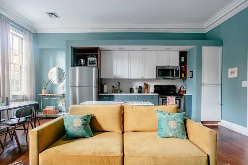 Airy Greenwich Retreat With Private Deck - Tap to explore photos