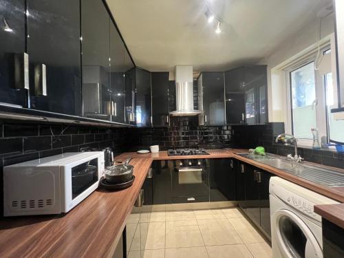 3 Bedroom Apartment PRIME Central London EDGWARE ROAD, PADDINGTON W2 - Tap to explore photos