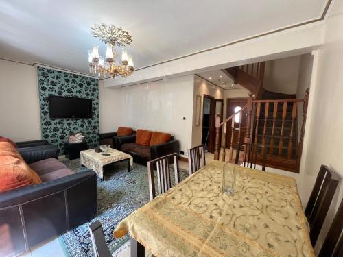 3 Bedroom Apartment PRIME Central London EDGWARE ROAD, PADDINGTON W2 - Tap to explore photos