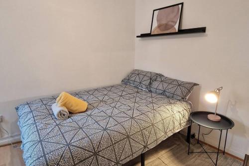 (R0)2 Bedroom Flat in Zone 2 Lnd