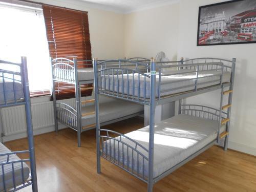 24/7 London Hostel