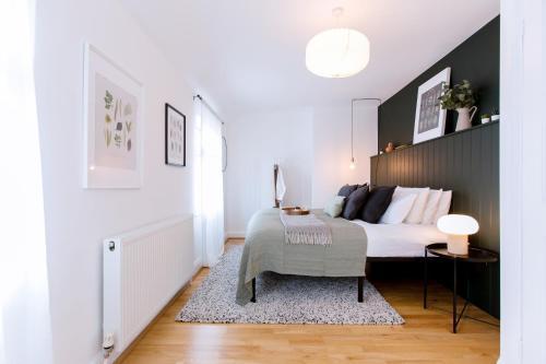 3-Bed House - Next to Olympic Park & Westfield - Tap to explore photos