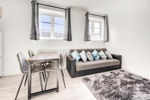 2 bedroom apartment with large rooms and Wi-Fi