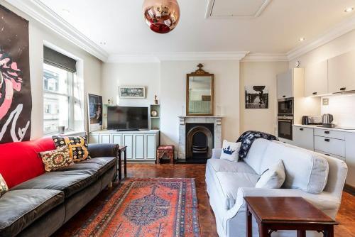 1BR Chic Covent Garden Retreat - Tap to explore photos