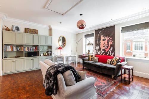 1BR Chic Covent Garden Retreat - Tap to explore photos