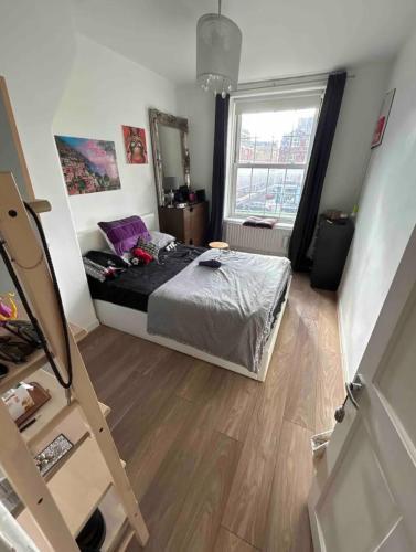 Beautiful flat central London - Tap to explore photos