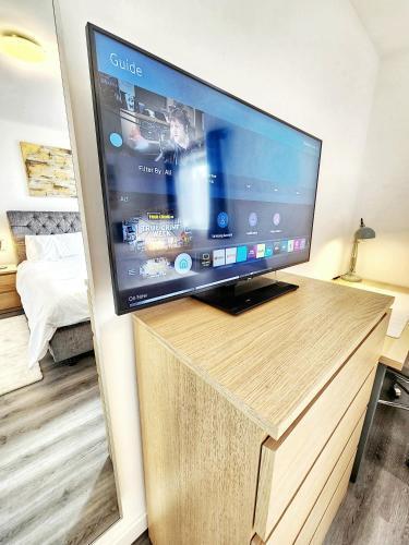 Brand New Flat - Canary Wharf - Tap to explore photos