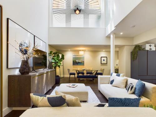 Be London - Chancery Lane Apartments - Tap to explore photos