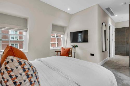 Be London - Chancery Lane Apartments - Tap to explore photos