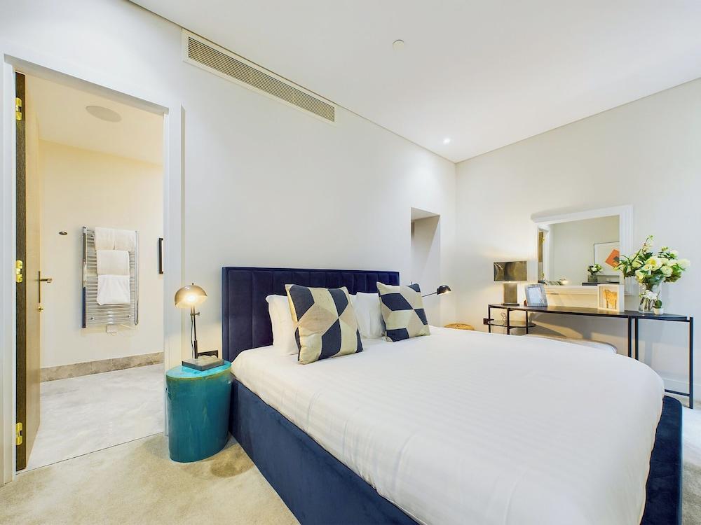 Be London - Chancery Lane Apartments - Tap to explore photos