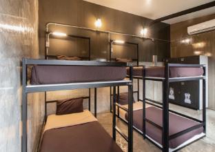 AREA81 HIDEOUT Hostel Khaosan