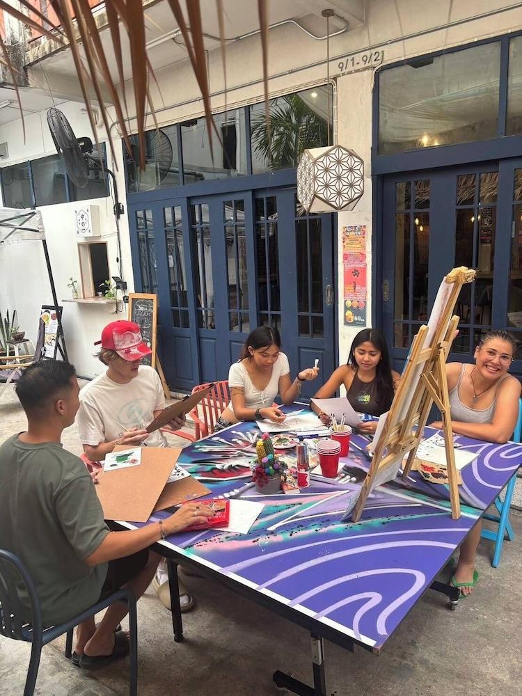 AREA81 HIDEOUT Hostel Khaosan - Tap to explore photos
