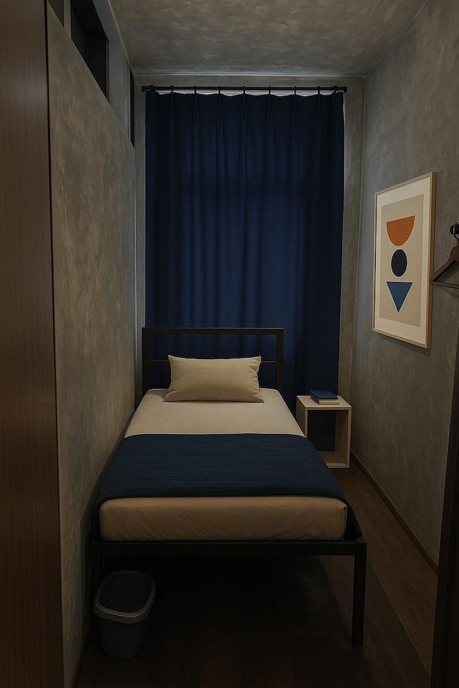 AREA81 HIDEOUT Hostel Khaosan Room Type - Basic Single Room