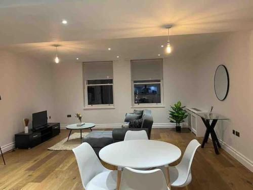 Beautiful 3bed3bath Kensington - Tap to explore photos