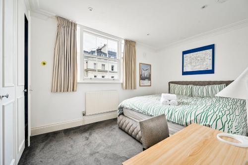 Beautifully furnished flat near Hyde Park - Tap to explore photos