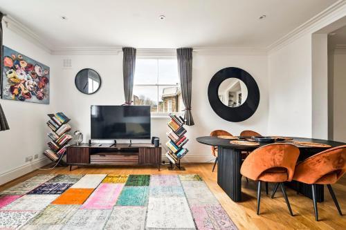 Beautifully furnished flat near Hyde Park - Tap to explore photos