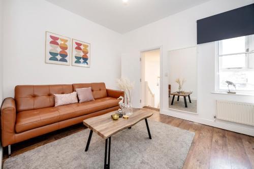 Beautiful Flat Near the Center 11 min by tube - Tap to explore photos