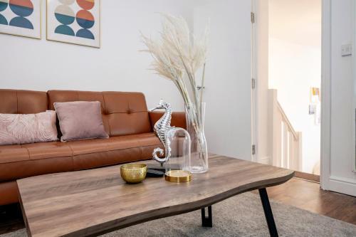 Beautiful Flat Near the Center 11 min by tube - Tap to explore photos