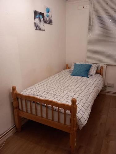 Beautiful Apartment in Hackney - Tap to explore photos
