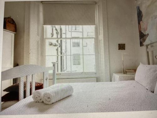 Beautiful Hyde Park Flat - Tap to explore photos