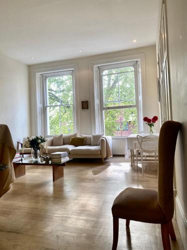 Beautiful Hyde Park Flat - Tap to explore photos
