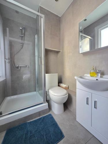 Charming 2 Bedroom Flat in Paddington - Tap to explore photos