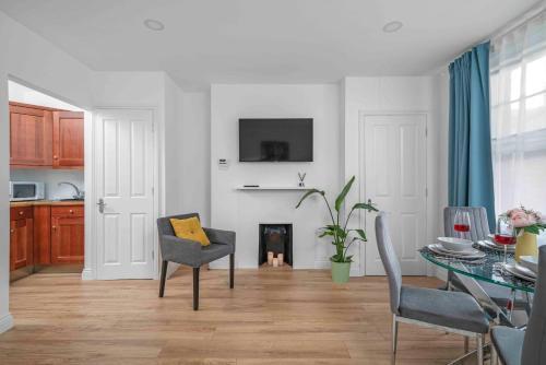 Brick Lane, London - Lovely One Bedroom Apartment - Tap to explore photos
