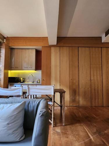 Charming designer 1 bed - check profile - Tap to explore photos