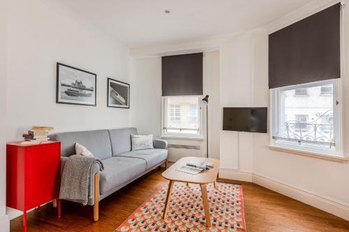 Central 1BR Apt, City of London, 2min Aldgate tube - Tap to explore photos
