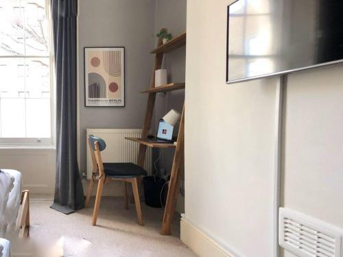 Bright Studio Angel Goswell - Tap to explore photos